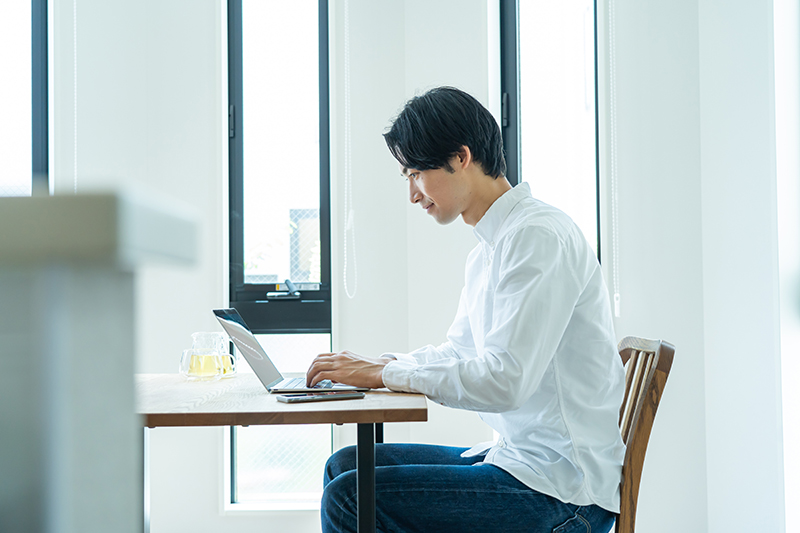 勤務時間外等に連絡を拒否できる「つながらない権利」をご存知ですか？